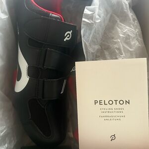 NEW Peloton cycling shoes, size 42, in the original box, never used